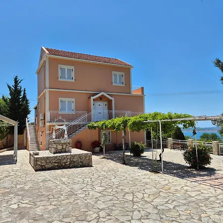 Marina House Appartamento Fársa