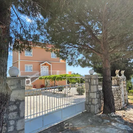 Marina House דירה Fársa