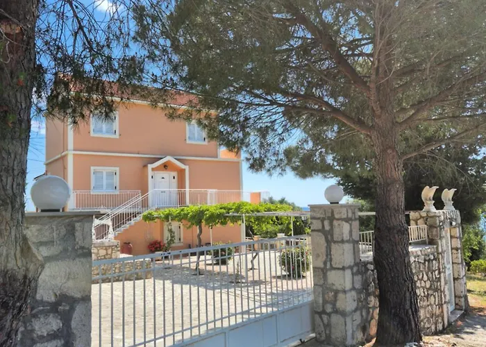 Marina House דירה Fársa